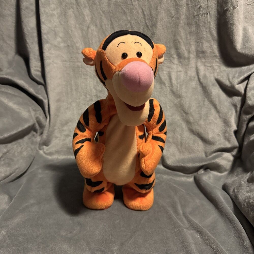 Vintage 1998 12 inch Bouncing Tigger Talking Jumping Winnie The Pooh Mattel